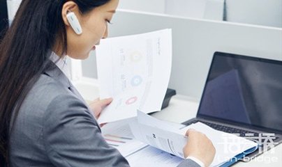 同聲傳譯服務(wù)價(jià)格解析 一天的費(fèi)用是多少？